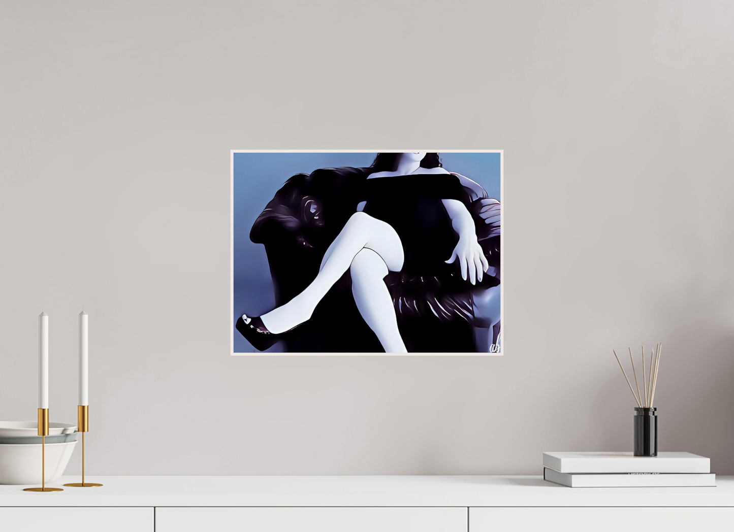 Assise sur le Mystère – Élégance et Glamour