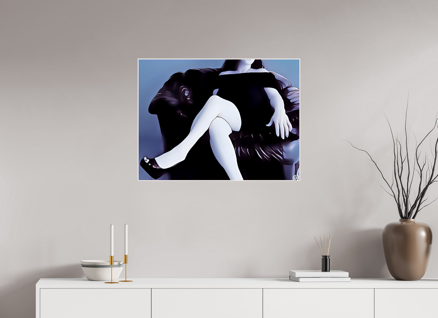 Assise sur le Mystère – Élégance et Glamour
