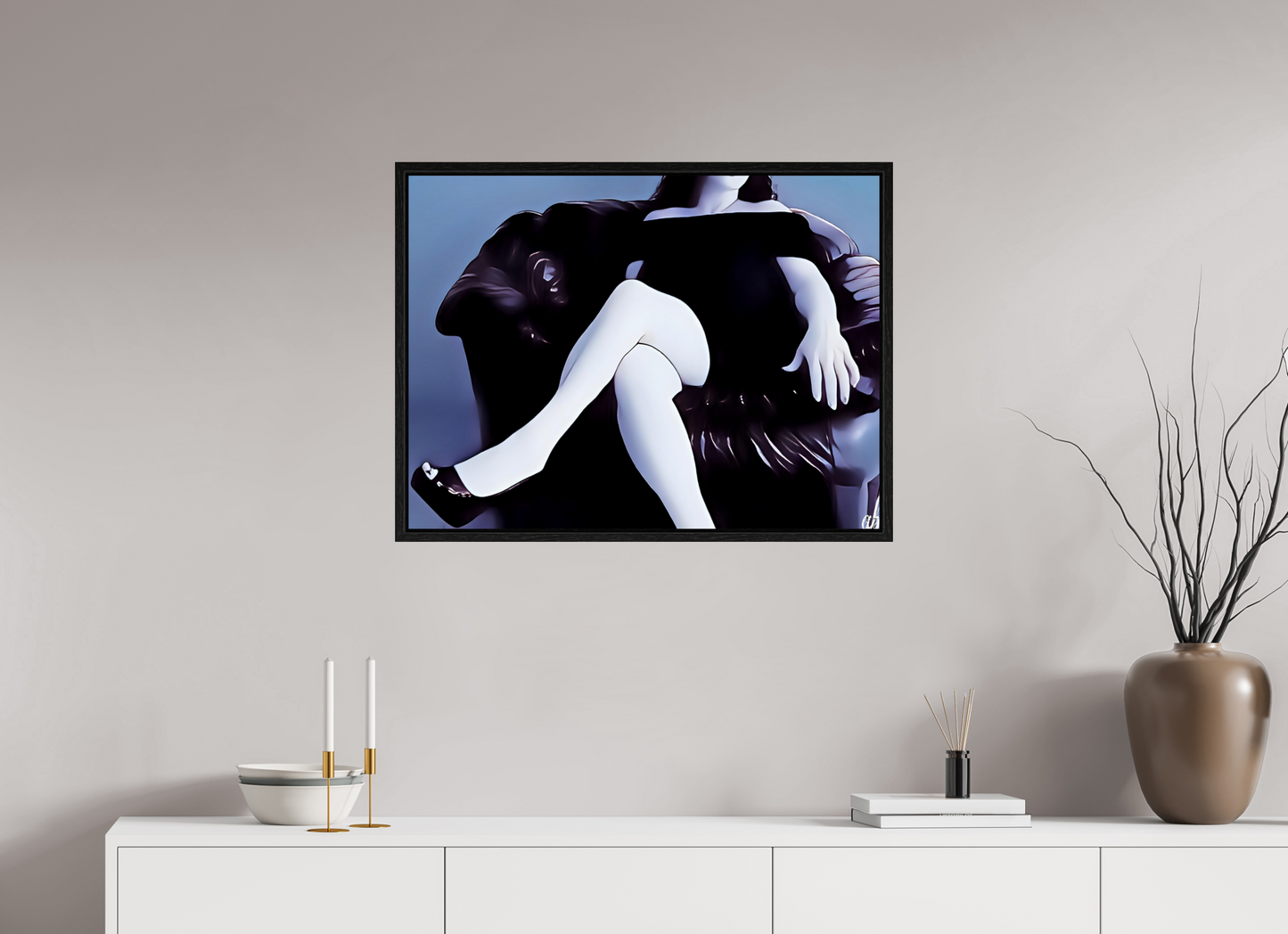 Assise sur le Mystère – Élégance et Glamour
