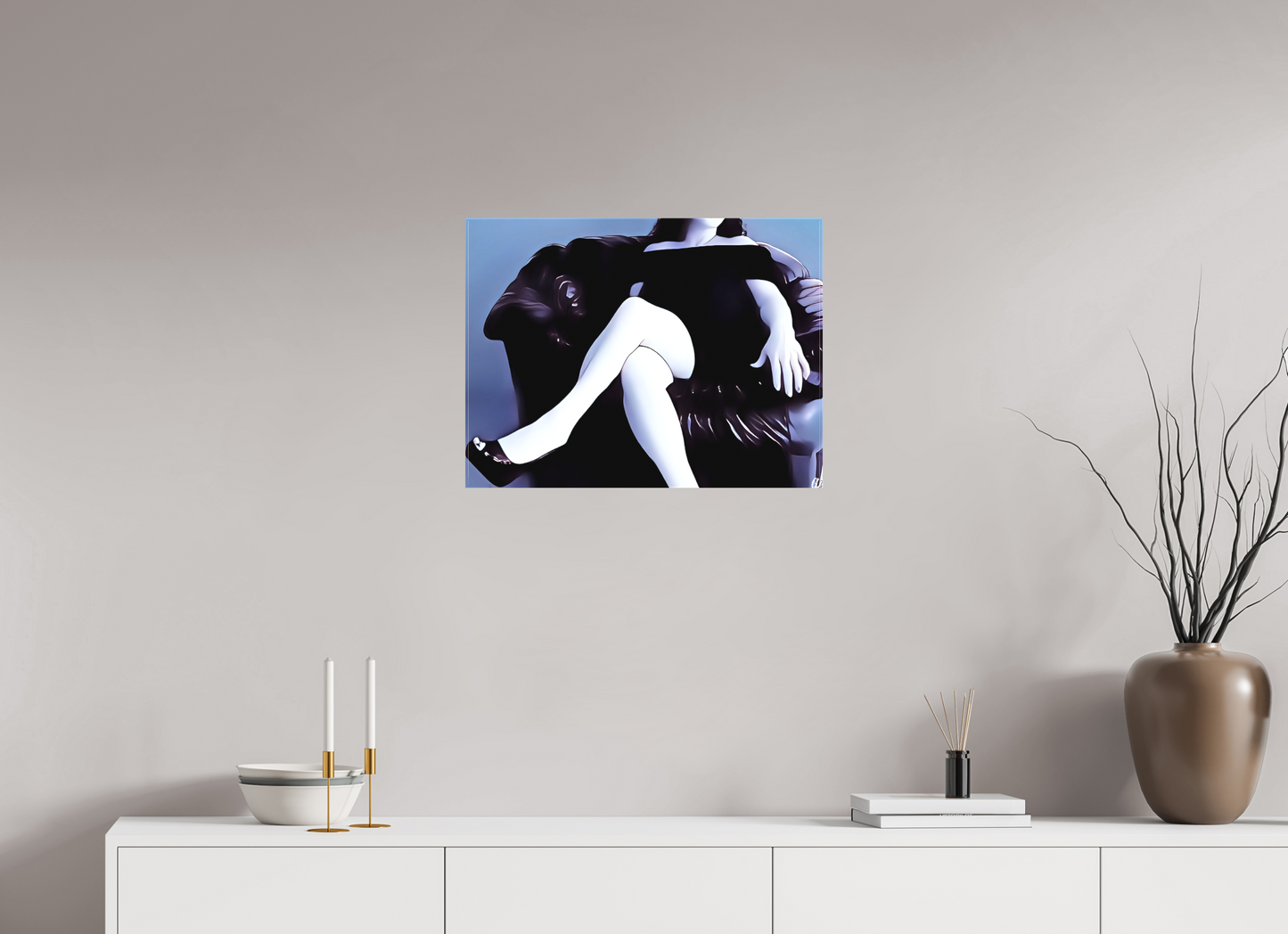 60 x 45 cm, Sublimation textile Assise sur le Mystère – Élégance et Glamour